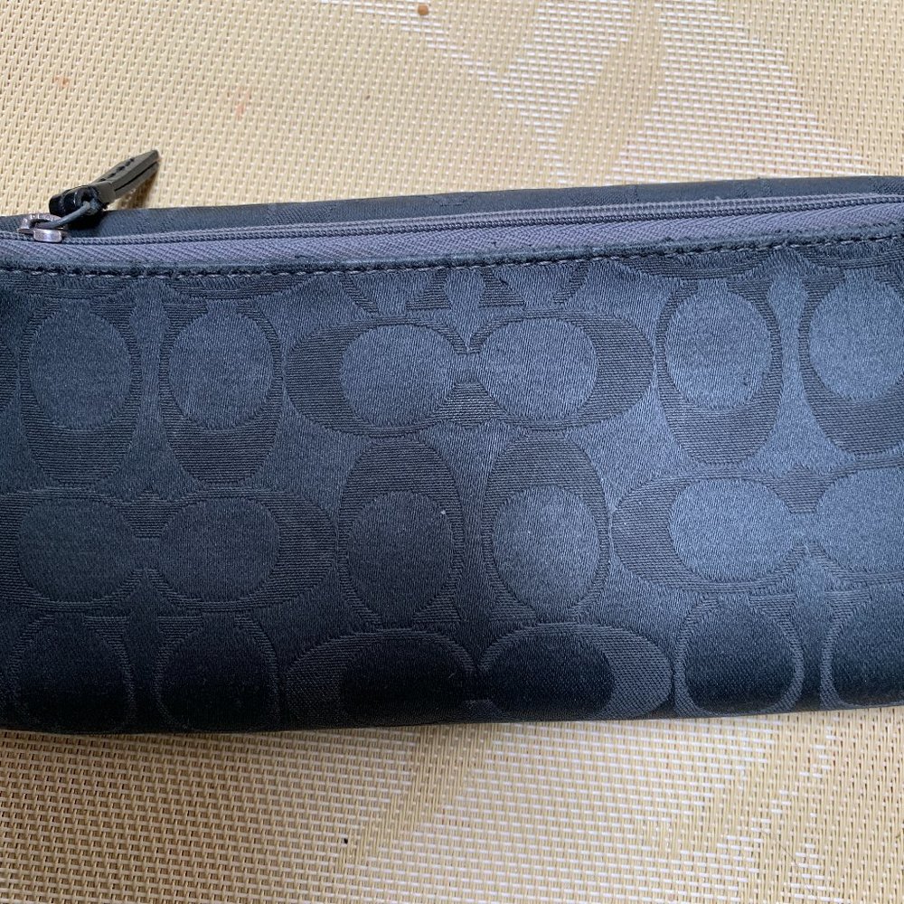 Coach Signature Wallet - Picture 2 of 4